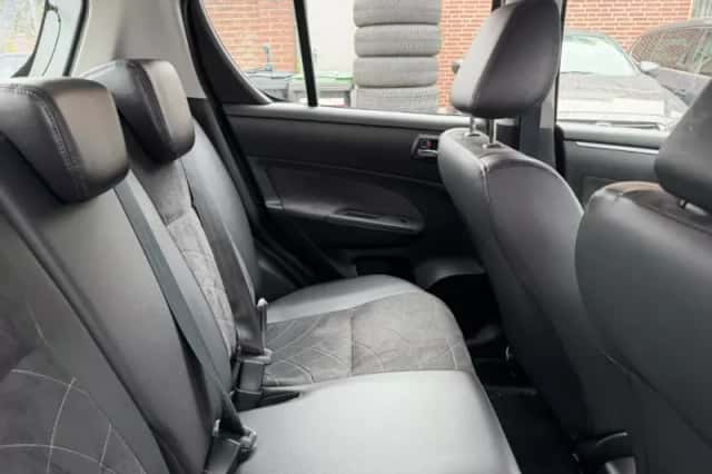 Suzuki Swift (2015) thumbnail 3