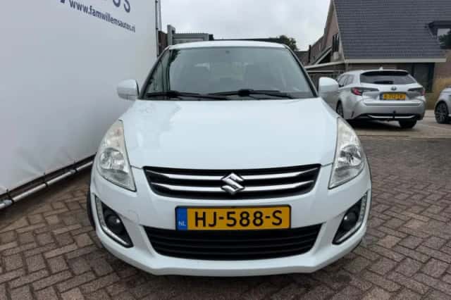 Suzuki Swift (2015) thumbnail 4