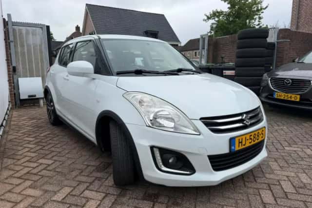 Suzuki Swift (2015) thumbnail 5
