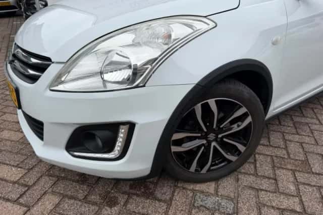Suzuki Swift (2015) thumbnail 6