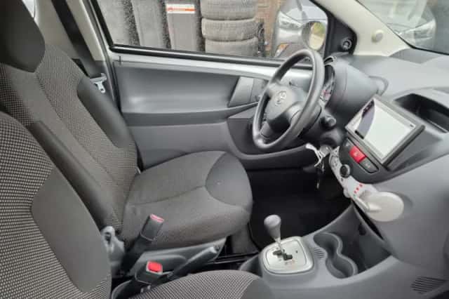 Toyota Aygo (2011) thumbnail 2
