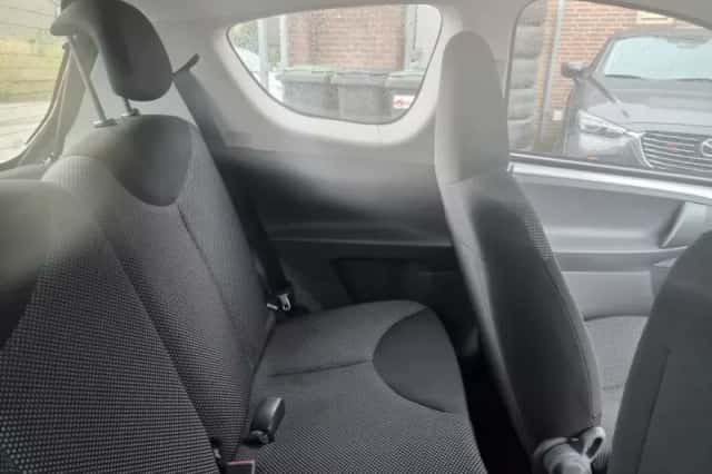 Toyota Aygo (2011) thumbnail 3