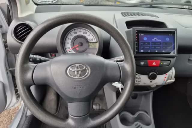 Toyota Aygo (2011) thumbnail 4