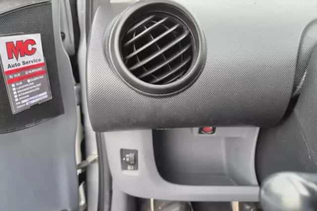 Toyota Aygo (2011) thumbnail 6