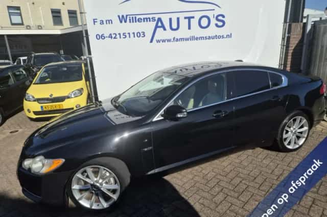 Jaguar XF (2008) thumbnail 1