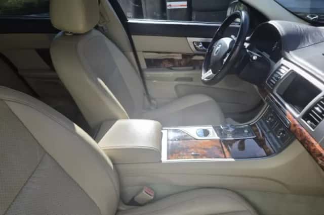 Jaguar XF (2008) thumbnail 2