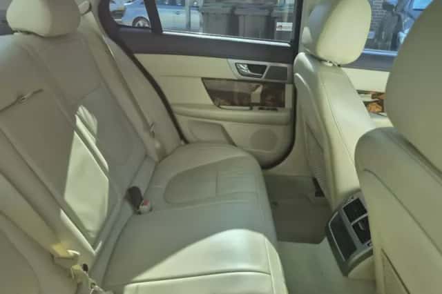 Jaguar XF (2008) thumbnail 3