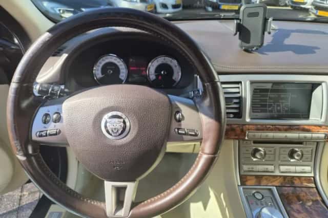 Jaguar XF (2008) thumbnail 4