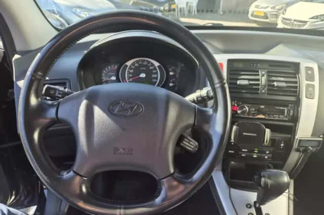 Hyundai Tucson (2006) thumbnail 3