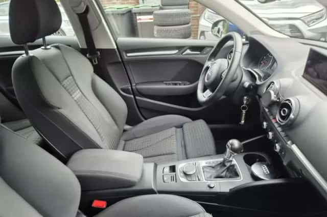 Audi A3 (2013) thumbnail 2
