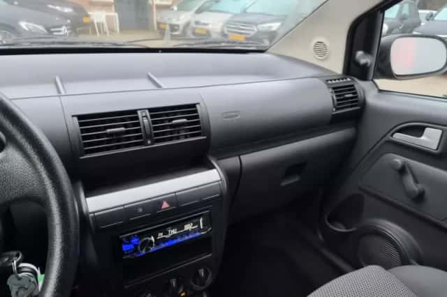 Volkswagen Fox (2007) thumbnail 5