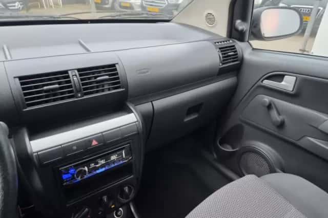 Volkswagen Fox (2007) thumbnail 6
