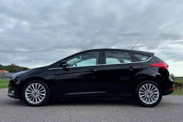Ford Focus (2016) thumbnail 2