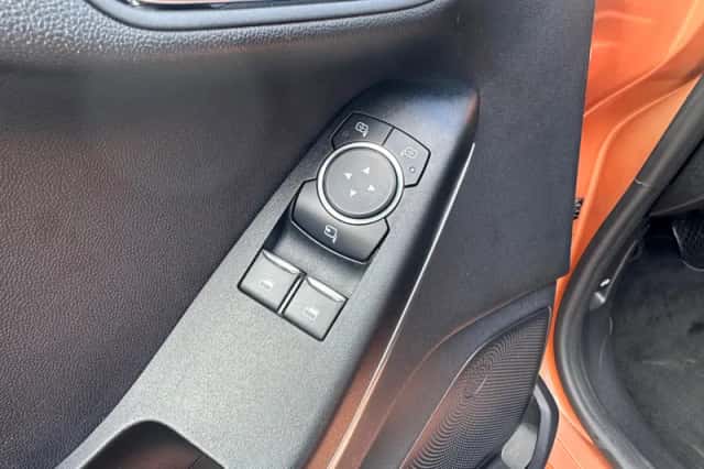 Ford Fiesta (2018) thumbnail 2