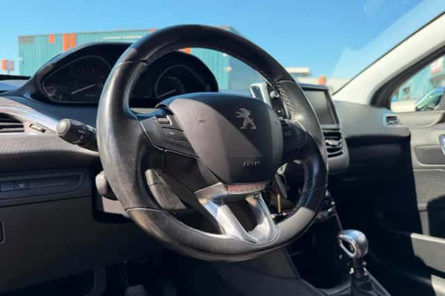 Peugeot 208 (2019) thumbnail 5