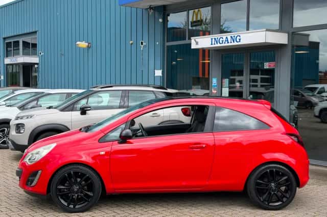 Opel Corsa (2011) thumbnail 4