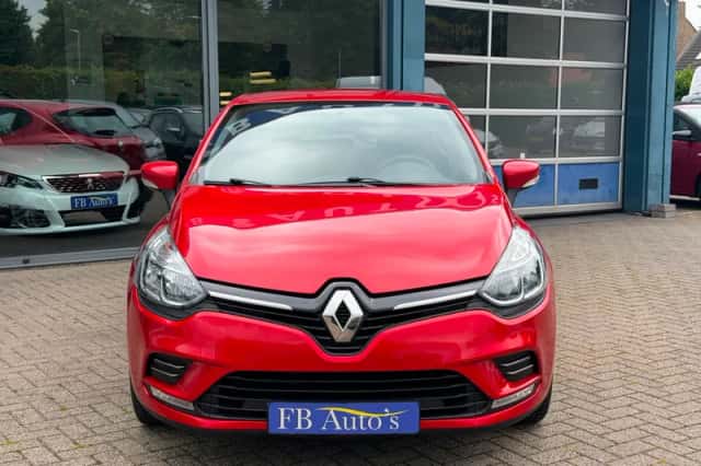 Renault Clio (2018) thumbnail 2