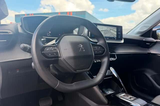 Peugeot 208 (2023) thumbnail 5