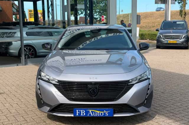 Peugeot 308 (2022) thumbnail 2
