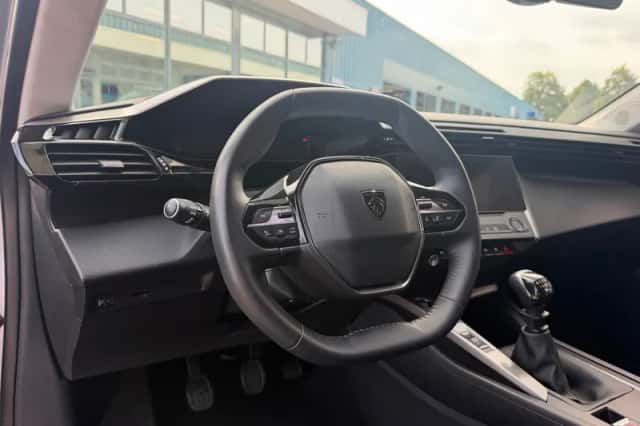 Peugeot 308 (2022) thumbnail 5
