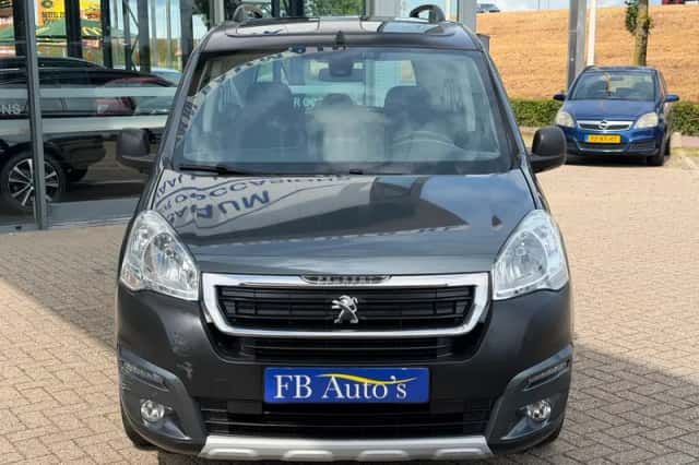 Peugeot Partner (2017) thumbnail 2