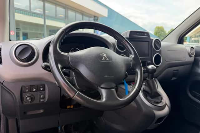 Peugeot Partner (2017) thumbnail 5