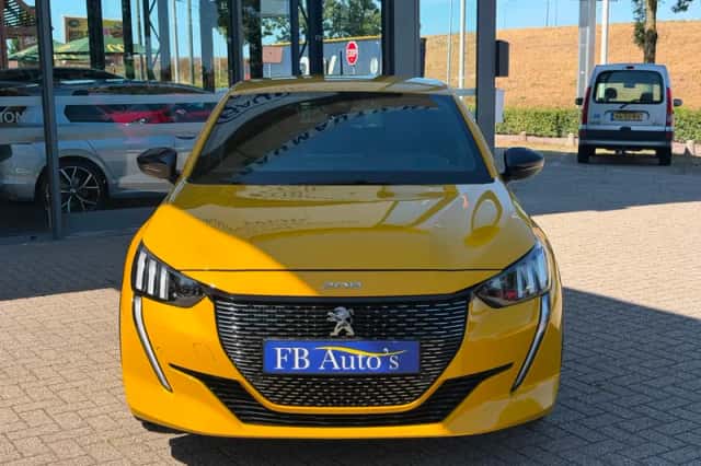 Peugeot 208 (2023) thumbnail 2