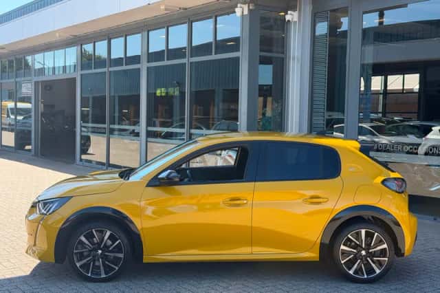 Peugeot 208 (2023) thumbnail 4
