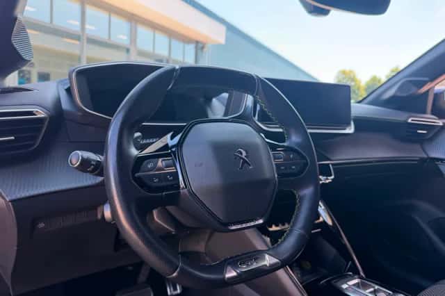 Peugeot 208 (2023) thumbnail 5