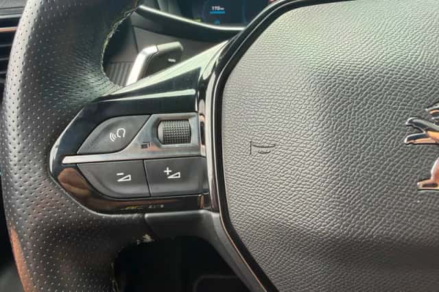 Peugeot 2008 (2020) thumbnail 6