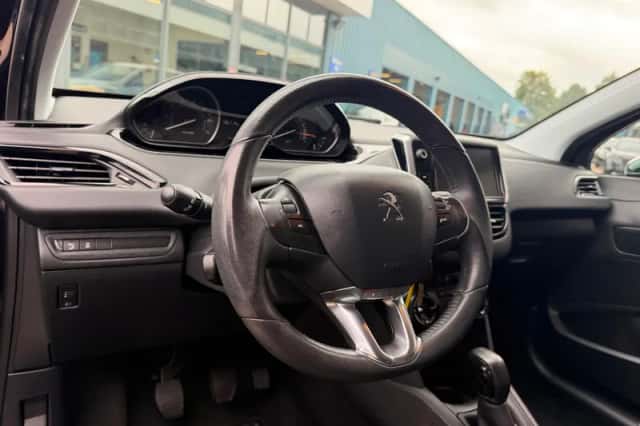 Peugeot 208 (2016) thumbnail 5