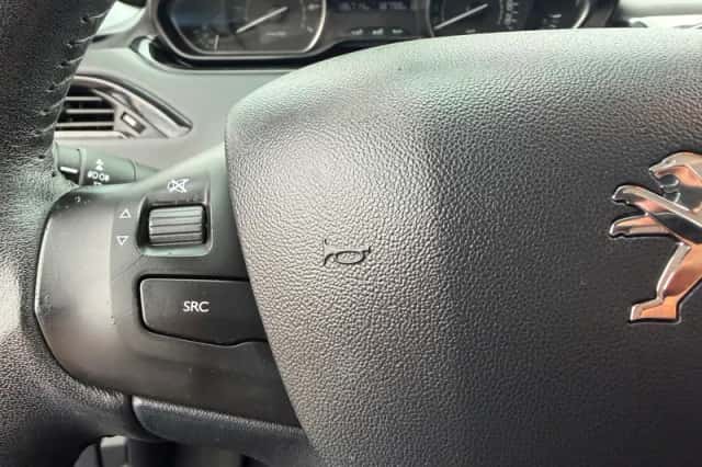 Peugeot 208 (2016) thumbnail 6