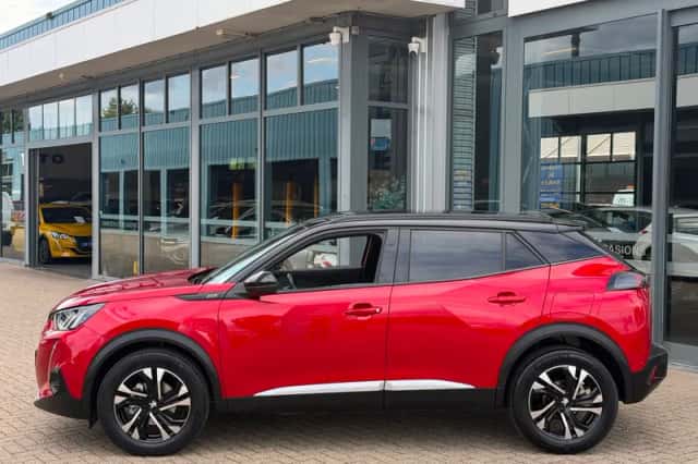 Peugeot 2008 (2021) thumbnail 4