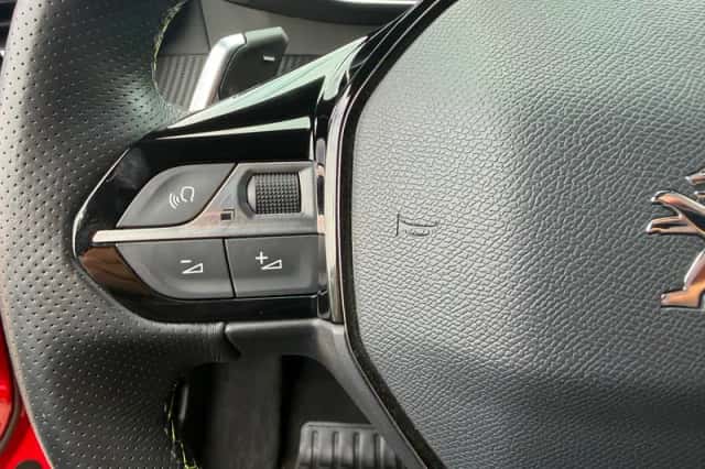 Peugeot 2008 (2021) thumbnail 6