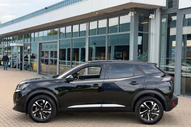 Peugeot 2008 (2021) thumbnail 4