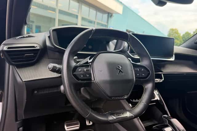 Peugeot 2008 (2021) thumbnail 5