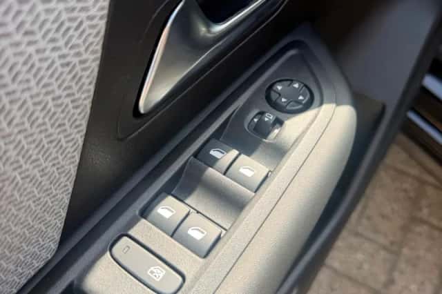 Citroën C4 (2021) thumbnail 6