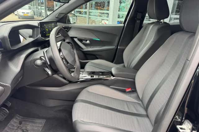 Peugeot 2008 (2023) thumbnail 4
