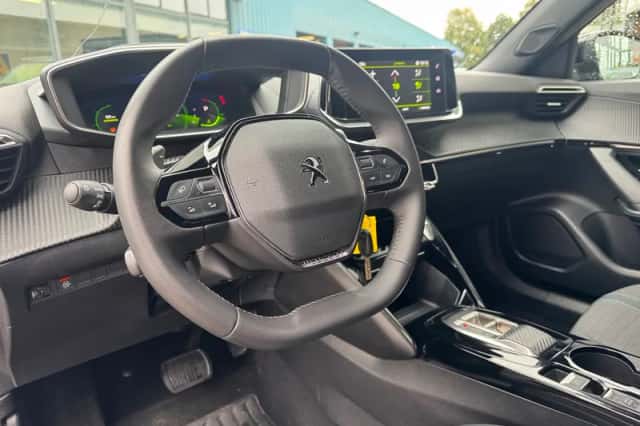 Peugeot 2008 (2023) thumbnail 5