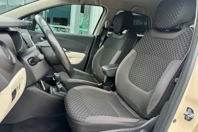 Renault Captur (2017) thumbnail 3