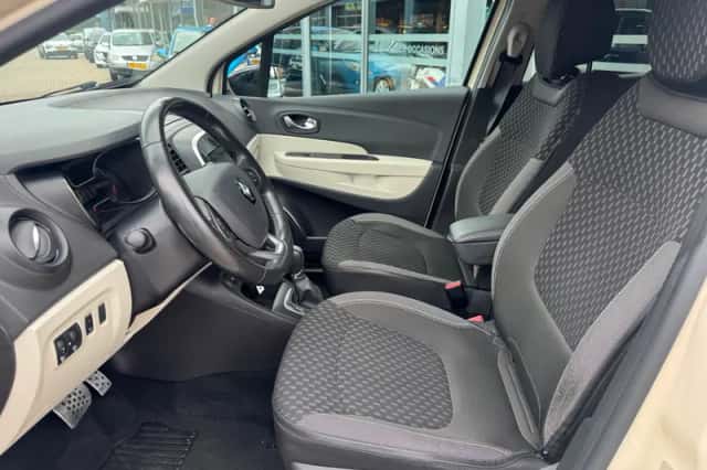 Renault Captur (2017) thumbnail 4