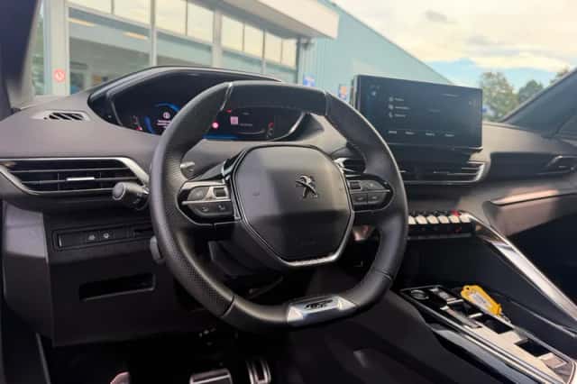 Peugeot 3008 (2024) thumbnail 5