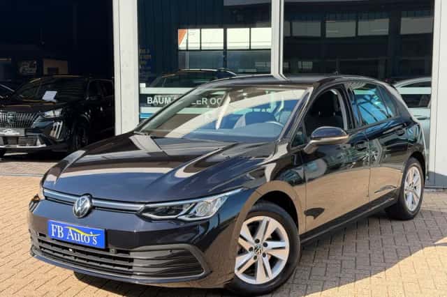 Volkswagen Golf (2023) thumbnail 1