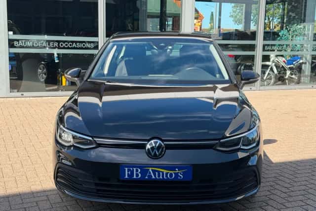 Volkswagen Golf (2023) thumbnail 2