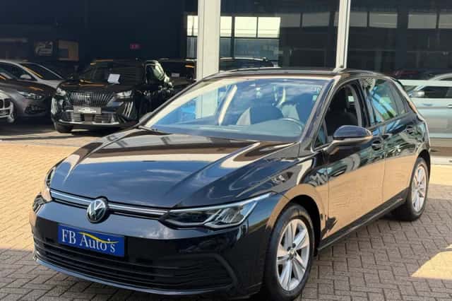 Volkswagen Golf (2023) thumbnail 3