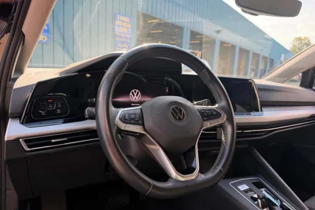 Volkswagen Golf (2023) thumbnail 5