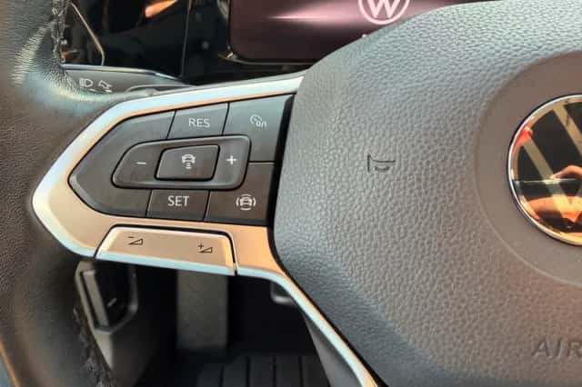 Volkswagen Golf (2023) thumbnail 6
