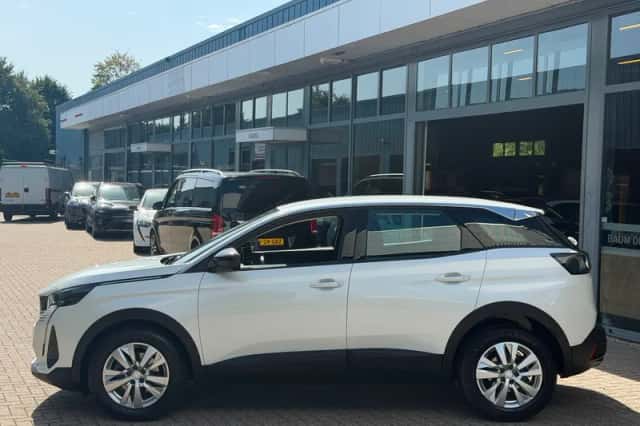 Peugeot 3008 (2022) thumbnail 4