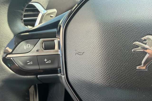 Peugeot 3008 (2022) thumbnail 6