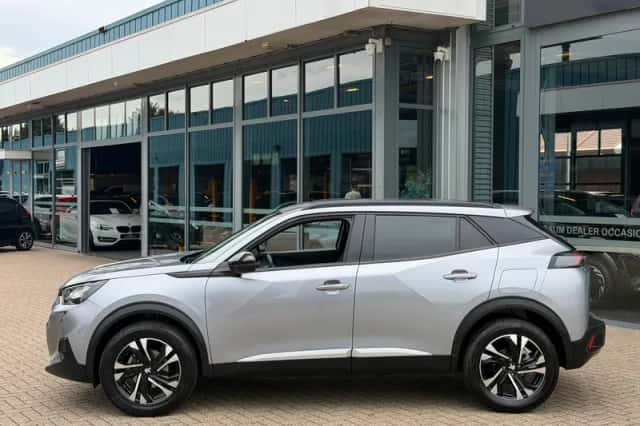 Peugeot 2008 (2023) thumbnail 4